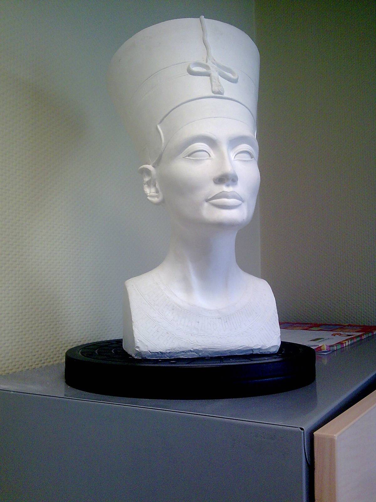 Nefertiti. Philip Le Bosco