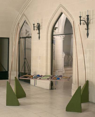 Table suspended shelf ventilated. Createur Designer