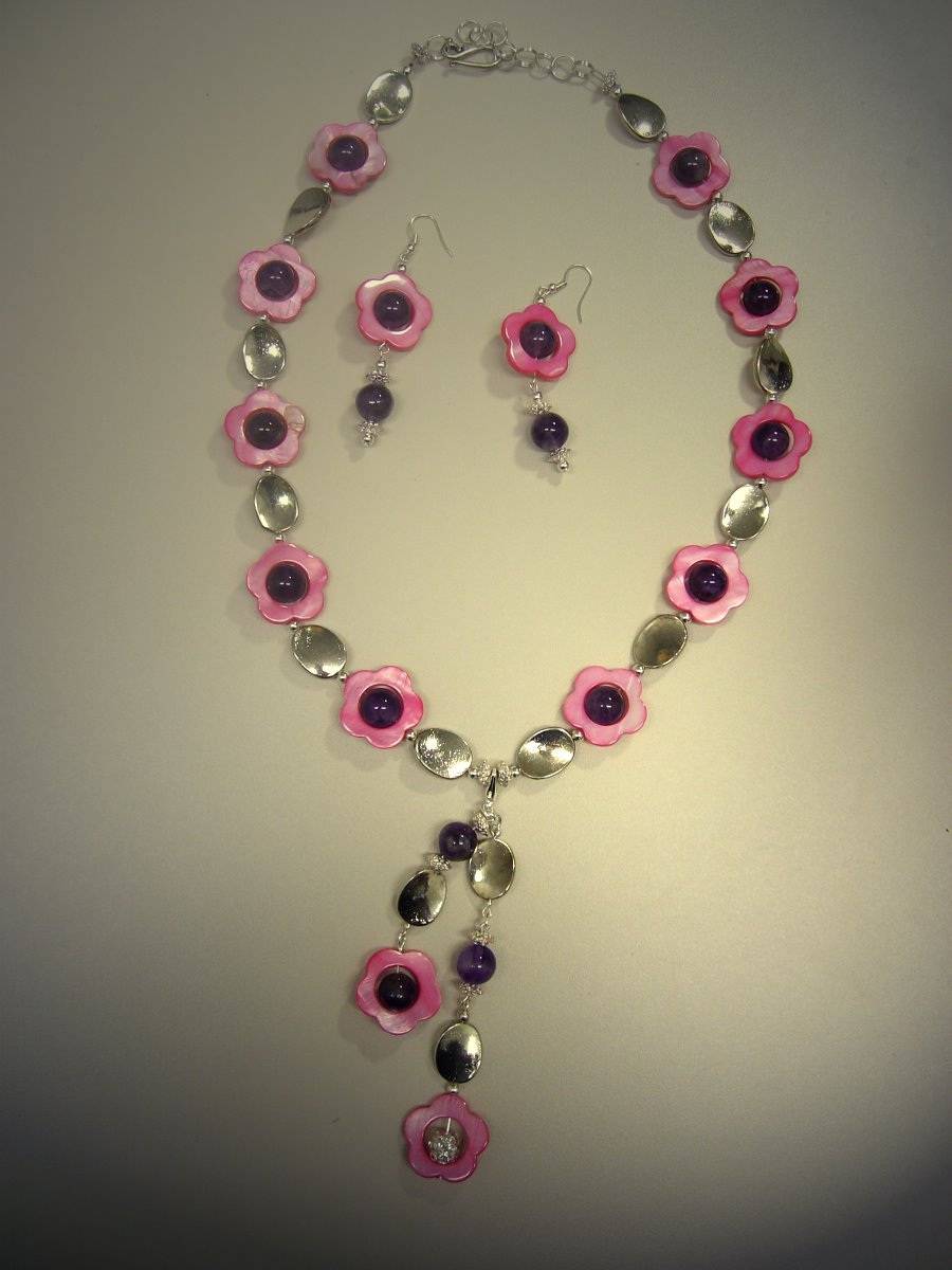 Pink surprise-set necklace and earrings with pearl and amethyst .  Regina Korell