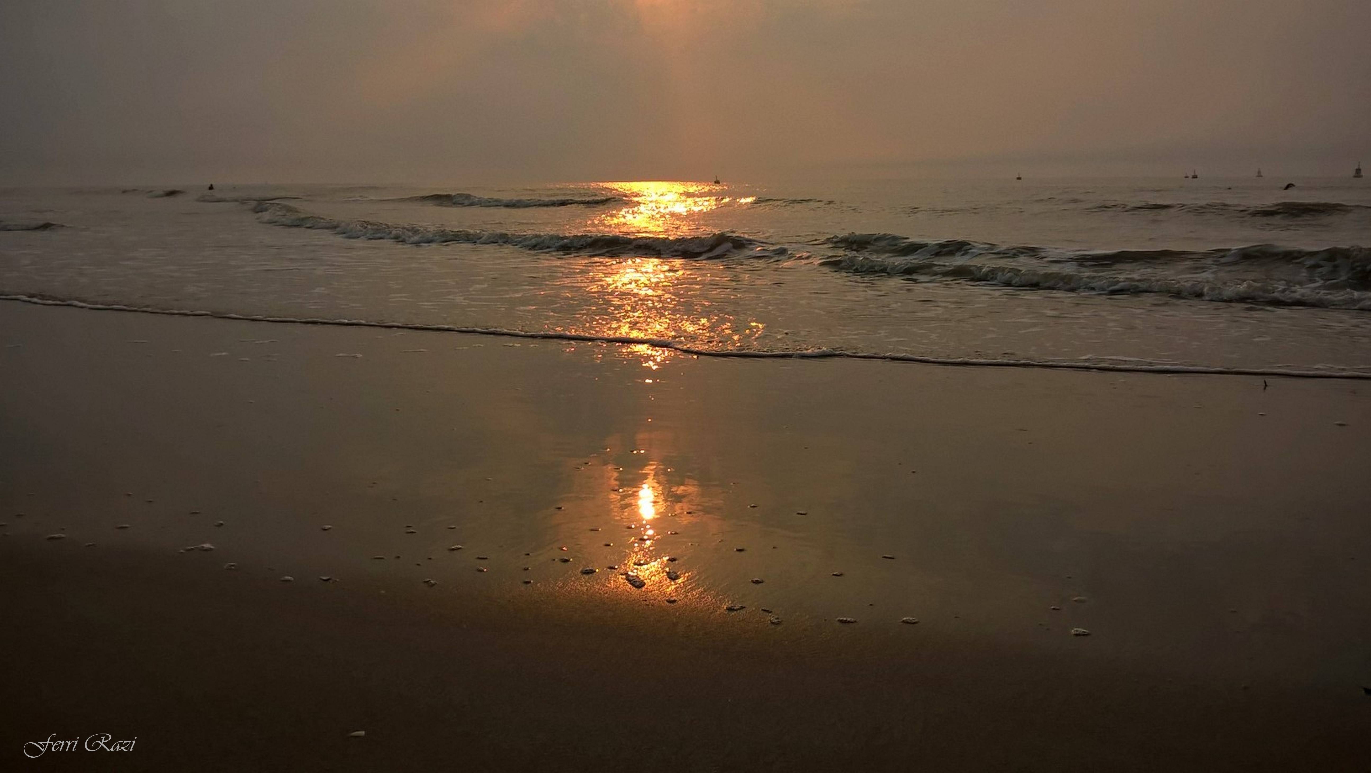 Coucher Virtuel sur Océan. Ferri