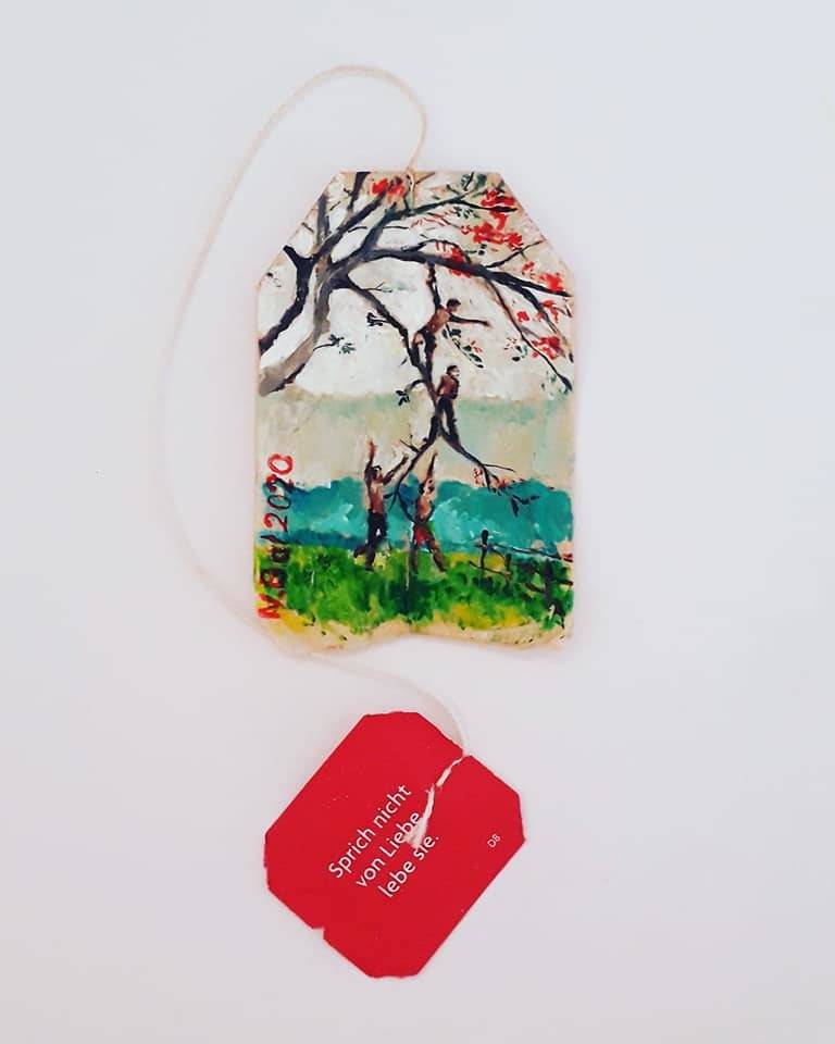 Acryl und Teebeutel. 