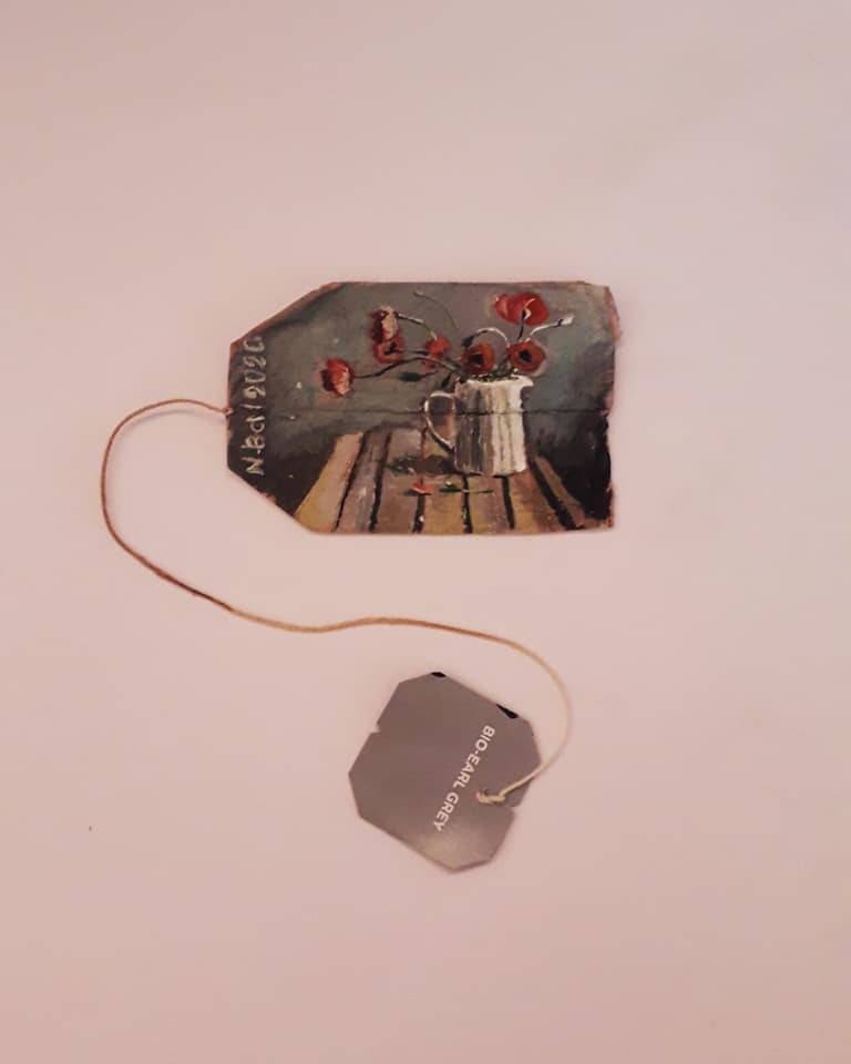 Acryl und Teebeutel. 