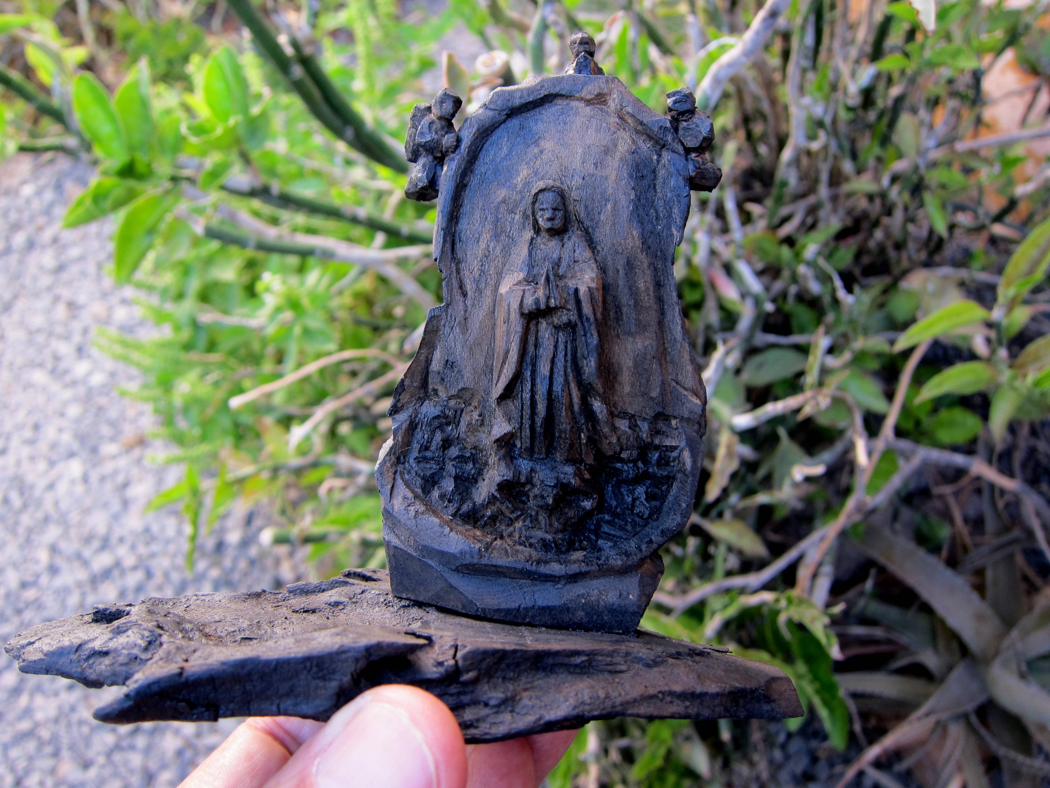 Virgen de Guadalupe Talla de madera con el cuchillo en madera se Sabino. Alberto Thirion Garcia