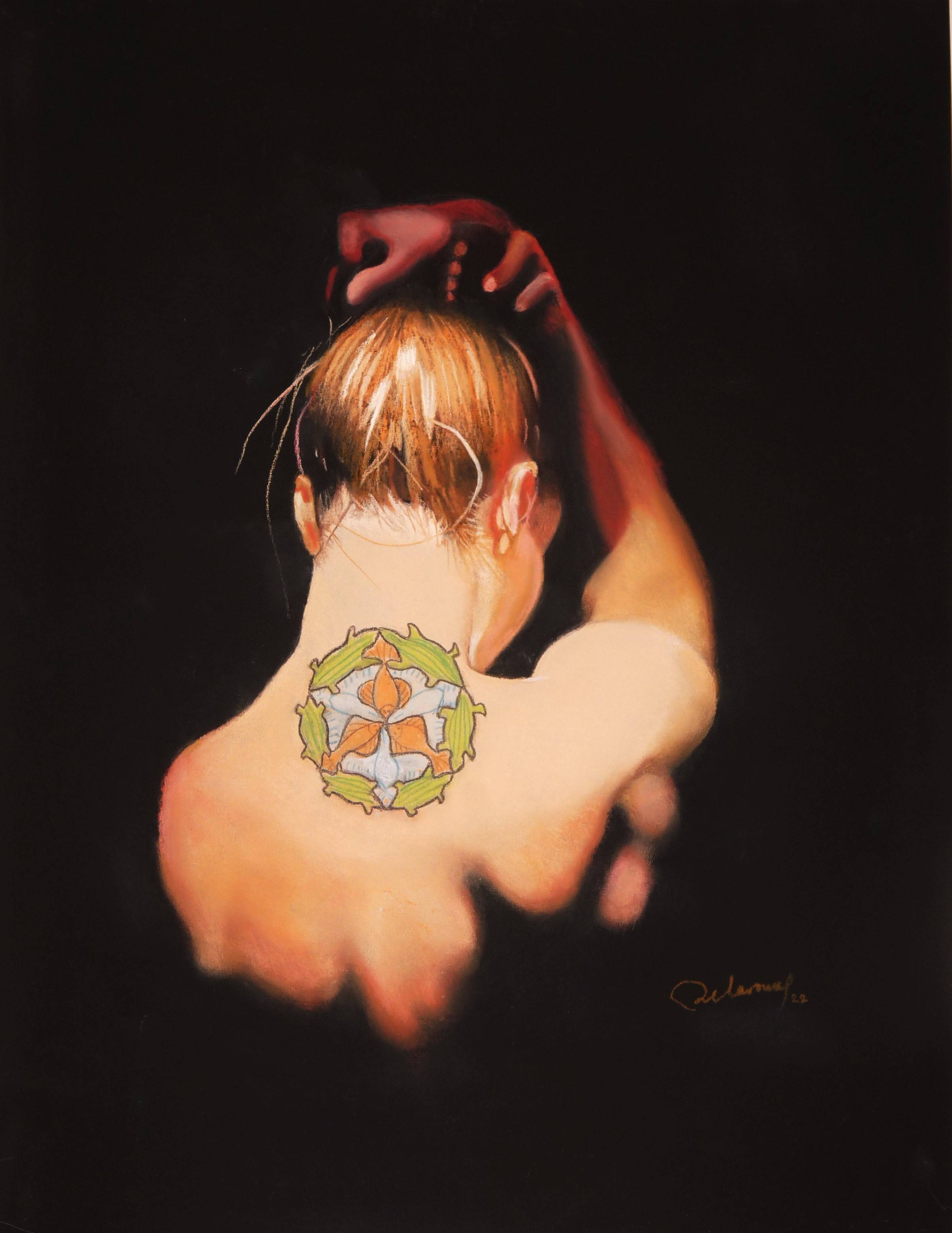 Tatouée. 