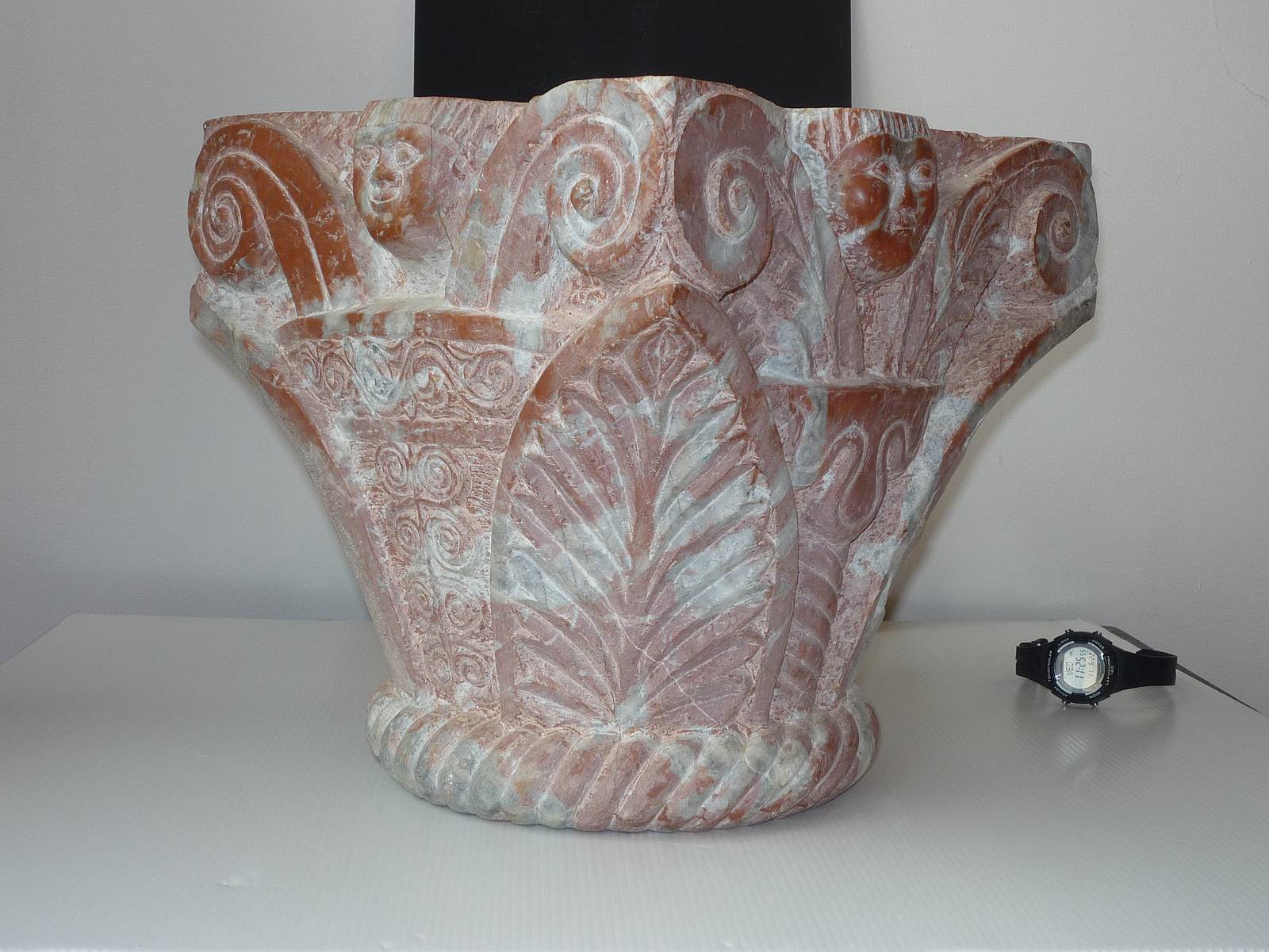 Roman-style tent, leaf motifs, scrolls faces on both sides. Charlistone Lorenzo