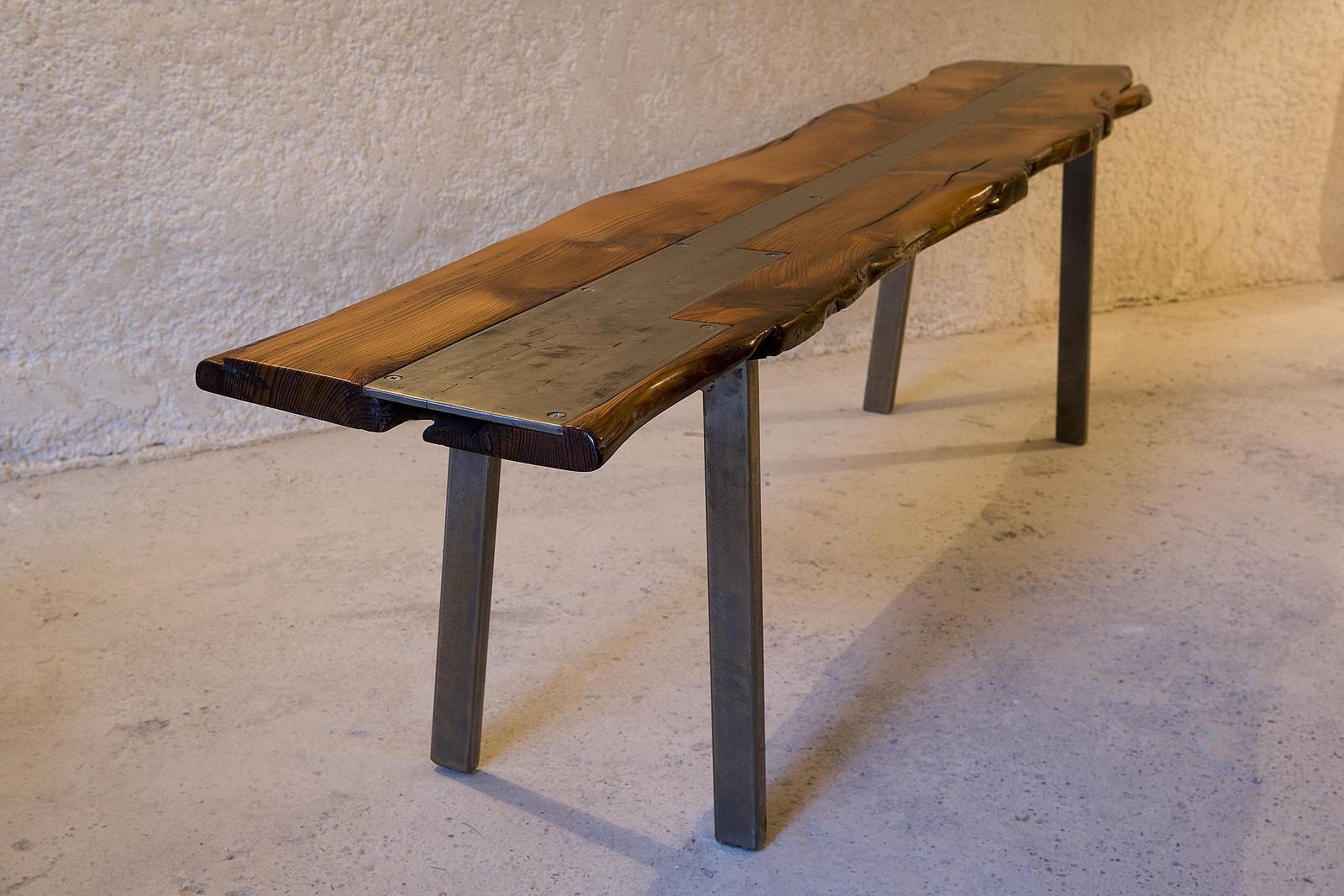 Banc en bois centenaire et acier. Cedric Alexandre