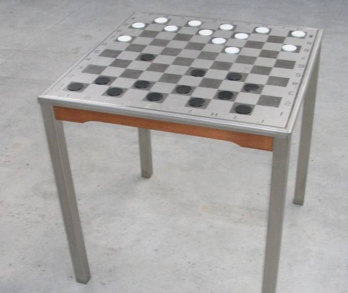 Table de jeu matière mixte (inox et bois). Ludosculpture (Ls)