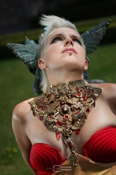 Plastron » Bal des Anges ». Martine Brun