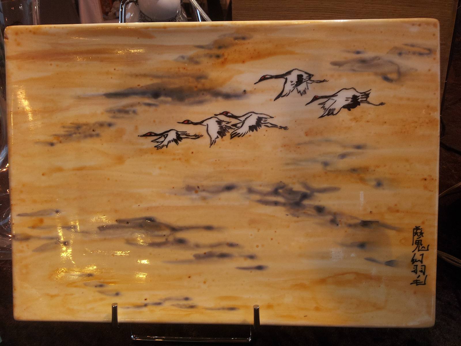 Vol d'oiseaux migrateurs au soleil levant - peinture xieyi sur porcelaine. Plume Magicienne Plume Magicienne