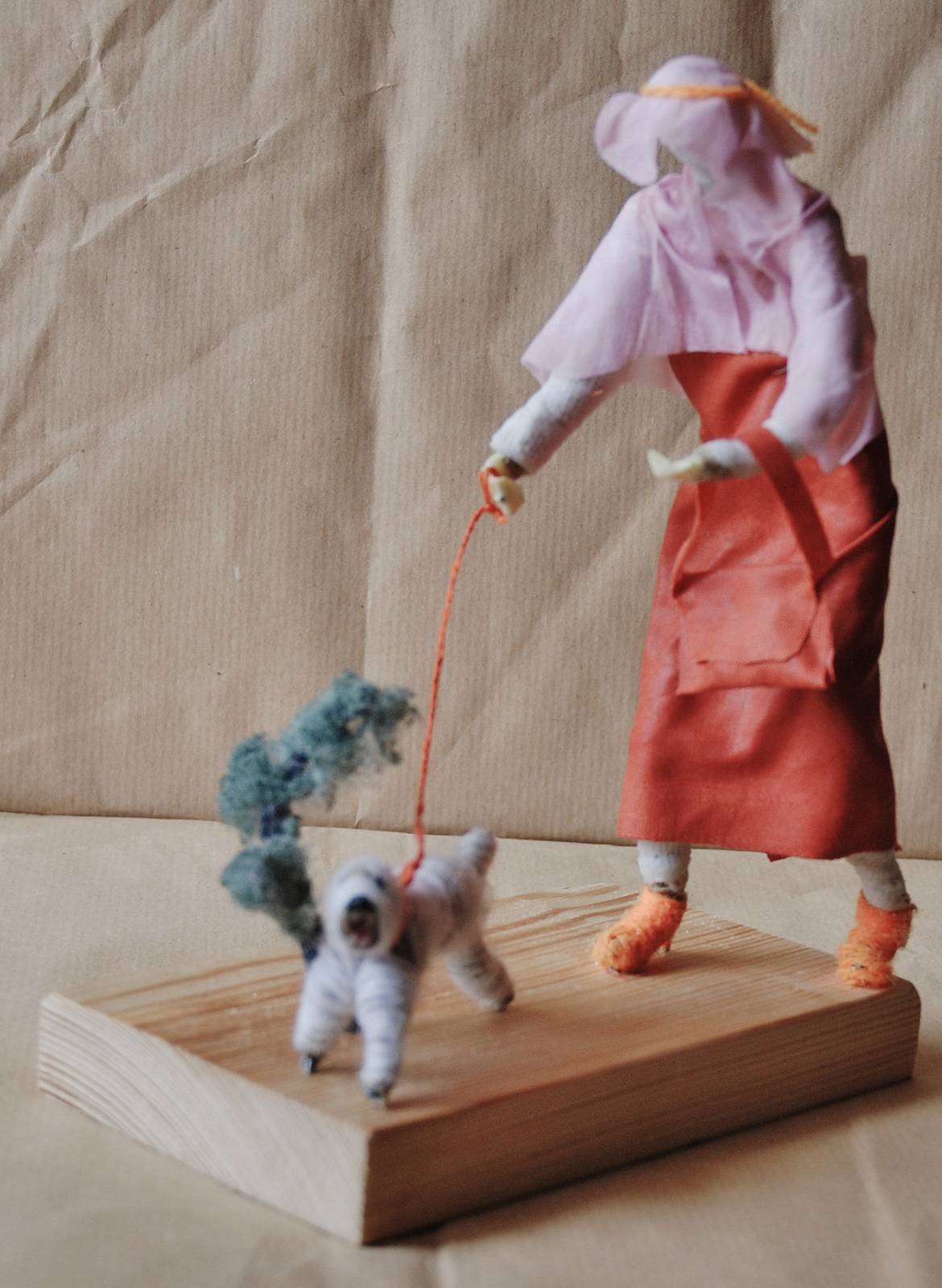 Madame promene son chien. Jean-Michel Masse