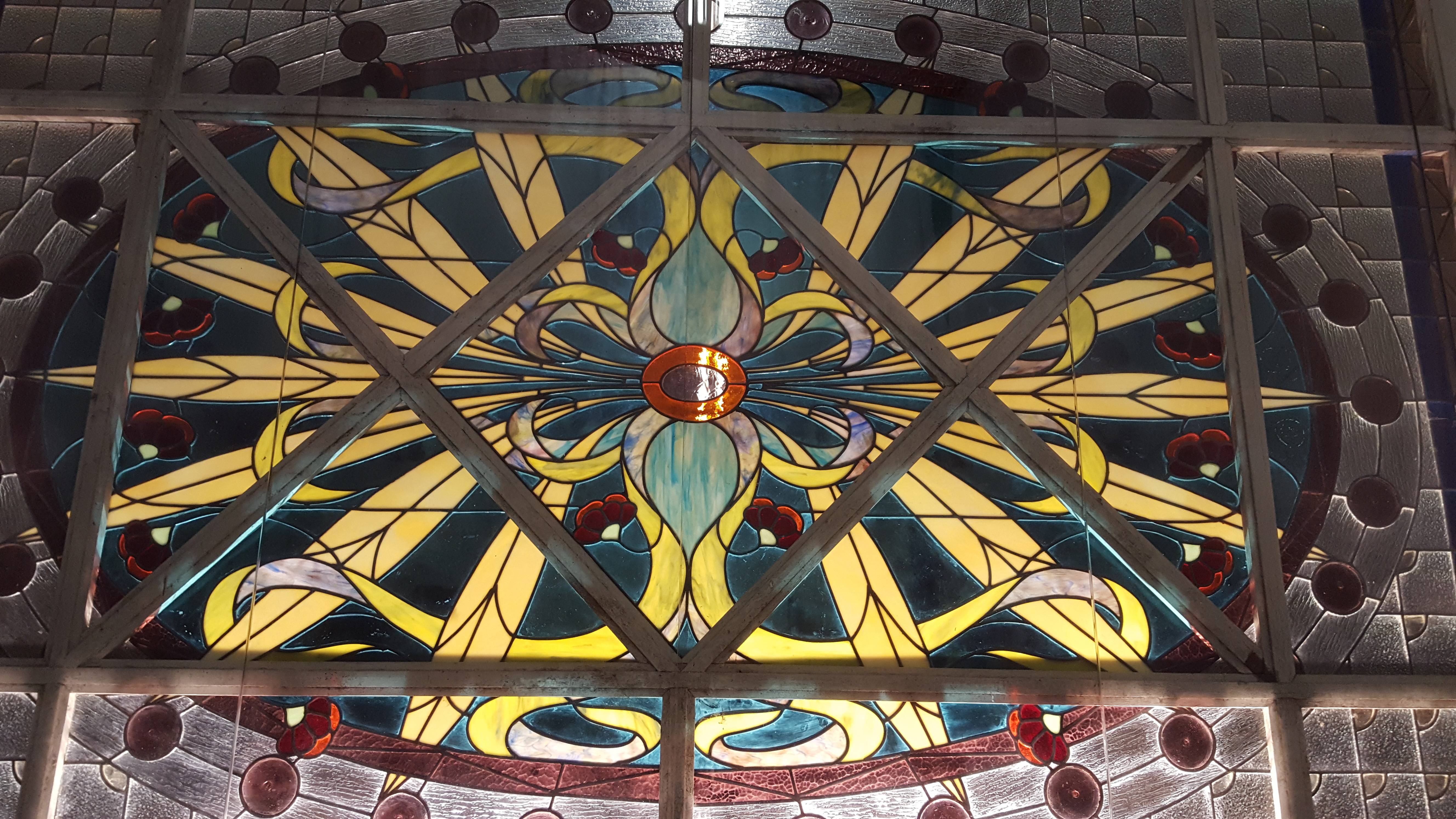 Plafond en vitrail art deco.  Malander